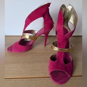 Guess Fuchsia and Gold Heels Size 6.5